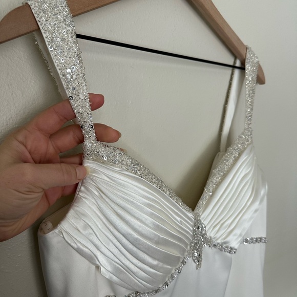 DAVIDS BRIDAL X GALINA VC9837 Beaded Wedding Dress - Picture 4 of 11